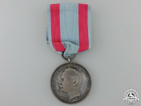 General Honour Decoration, Type III (for bravery, in silver) Obverse