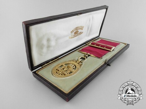 Companion (with silver gilt) in Case of Issue