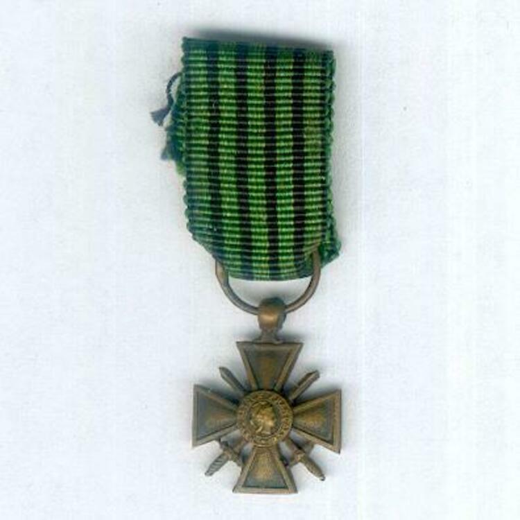 Vichy miniature 1