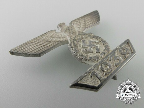 Clasp to the Iron Cross I Class, Type II, by B. H. Mayer (version A) Obverse