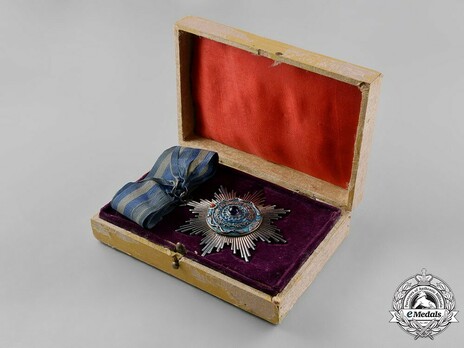 Order of the Double Dragon, Type II, III Class, II Grade Star Case of Issue