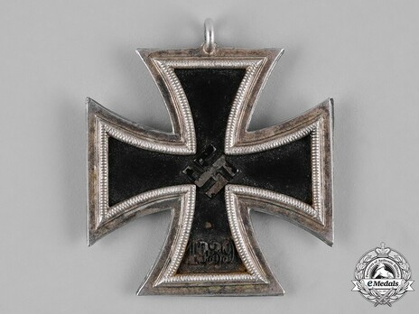 Iron Cross II Class, by Deschler, #1, L/10 (regular frame, "Round 3") Obverse