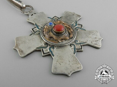 Order of the Double Dragon, Type II, II Class, I Grade Neck Badge Obverse
