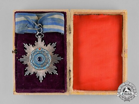 Order of the Double Dragon, Type II, III Class, II Grade Star Case of Issue