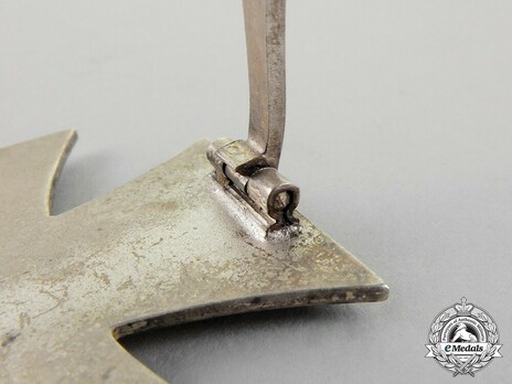 Iron Cross I Class, by B. H. Mayer (26, Type A pin) Detail