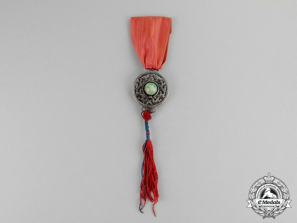 Order+of+the+imperial+dragon%2c+medal+with+green+stone+1