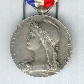Silver Medal (with locomotive clasp, stamped "O. ROTY," 1913-1939) (Silver by Monnaie de Paris) Obverse