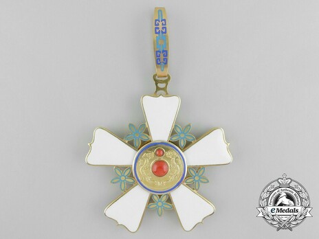 Order of the Double Dragon, Type II, II Class, I Grade Neck Badge (french-made) Obverse