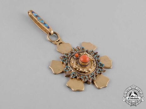 Order of the Double Dragon, Type II, I Class, III Grade Sash Badge Obverse