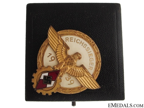 National Trade Competition Victors' Badge, Type II, in Gold (1939) Obverse