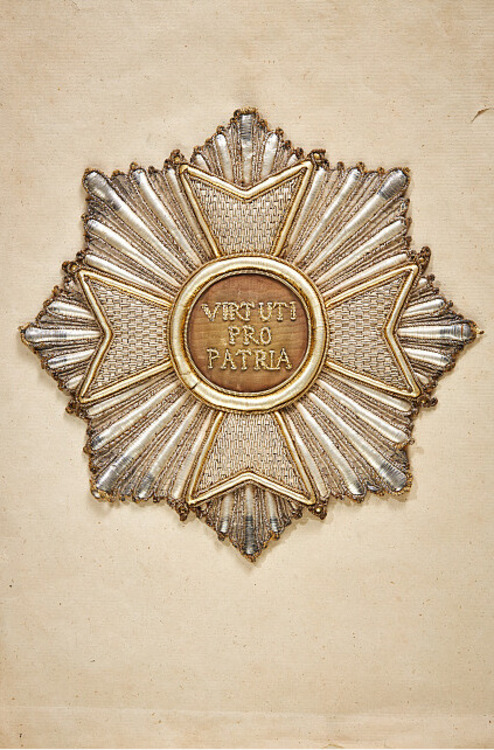 Embroidered+breast+star+f+the+military+order+of+max+joseph%2c+obv%2c+andreas+thies+