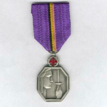 Silver Medal (for Red Cross Members, stamped "V DEMANET") Obverse