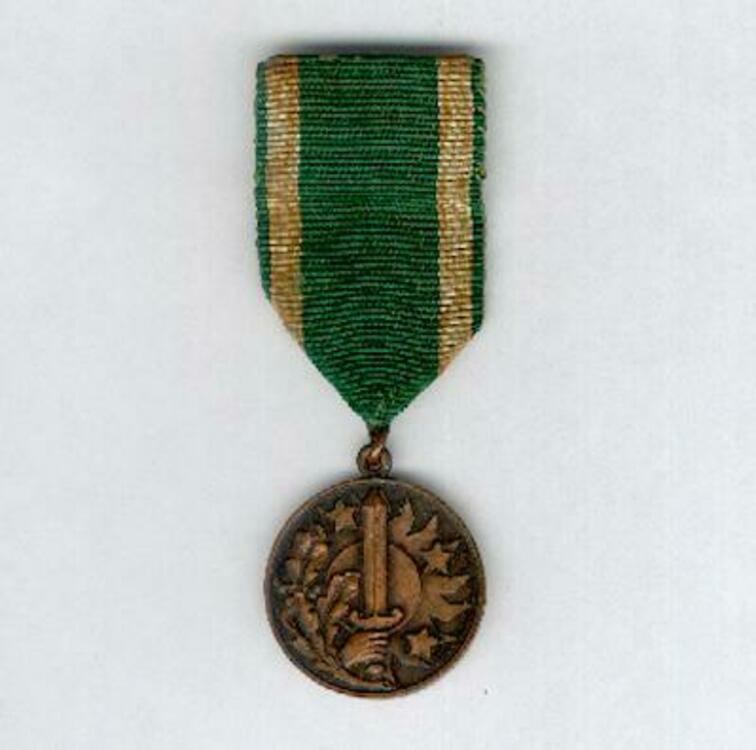 Civil+guard+medal+for+effort
