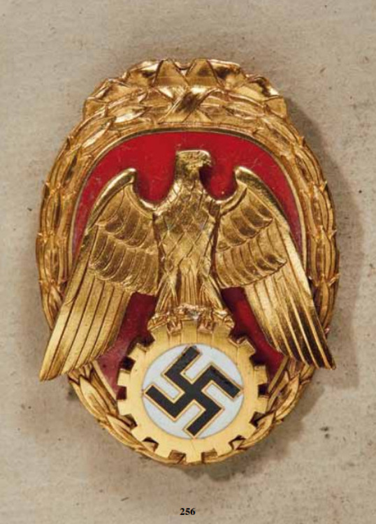 Pioneer+of+labour+badge%2c+silver+gilt%2c+obv+