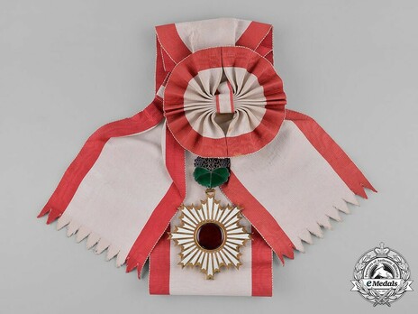 Order of the Rising Sun, Grand Cordon Obverse