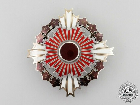 Order of the Rising Sun, Grand Cordon Breast Star Obverse