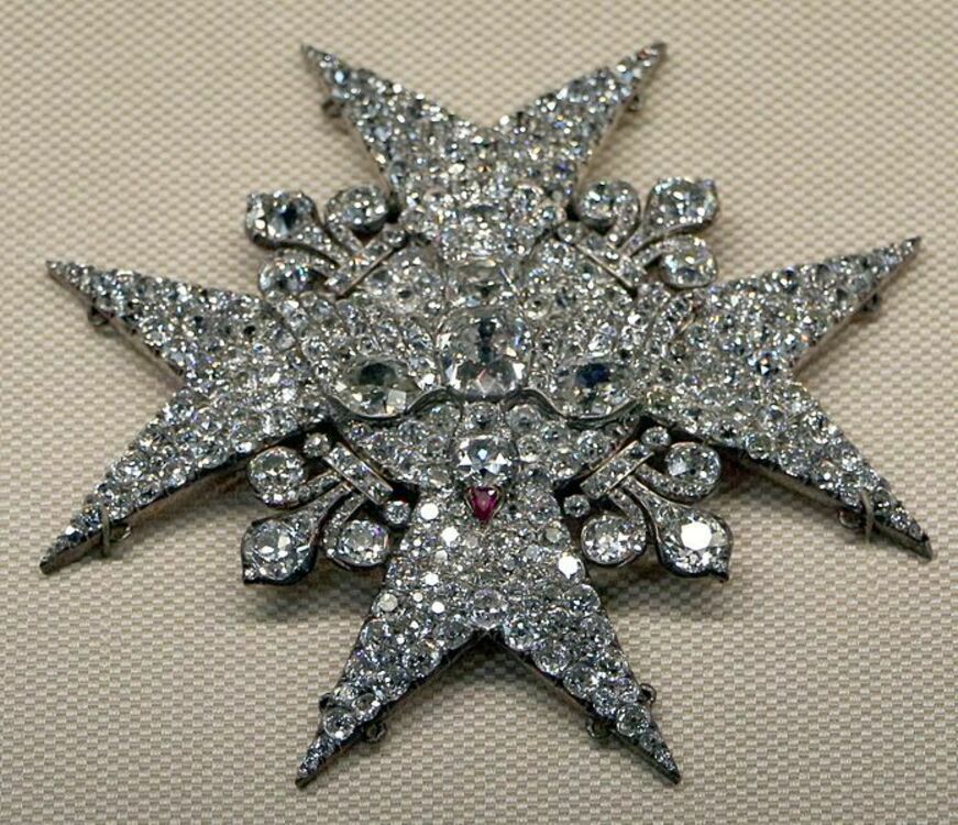 Breast+star+%28diamonds%2c+rubies%2c+gold%2c+silver%29+obverse