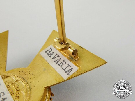 Royal Order of Merit of St. Michael, Honour Cross (in gold) Reverse Detail