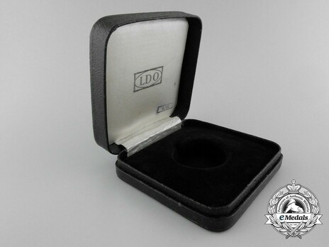 Iron Cross I Class Case of Issue, by C. F. Zimmermann Interior