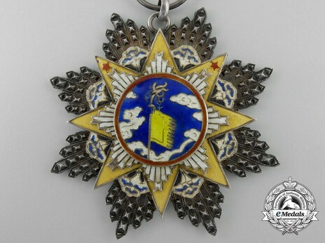 Order of the Cloud and Banner, VIII Class Knight Obverse