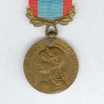 Bronze Medal (stamped "GEORGES LEMAIRE," " J. CARLIER.DEL," "TSCHVDIN.SVR," 1958-) Obverse