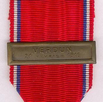 Bronze Medal (with "VERDUN 21 FEVRIER 1916" clasp, stamped "A. AGUIER") Details