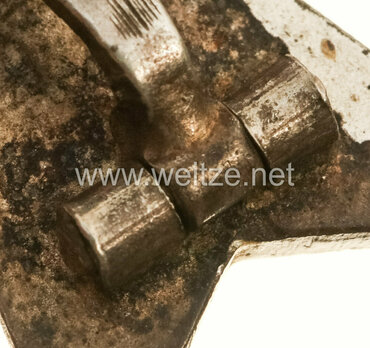 War Merit Cross I Class with Swords, by C. E. Juncker (L/12, tombac) Detail