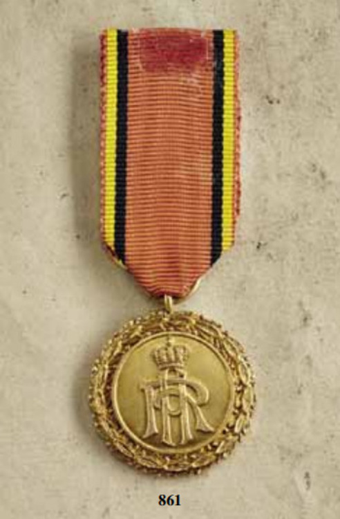 Decoration+for+art+and+science%2c+gold+medal%2c+obv+