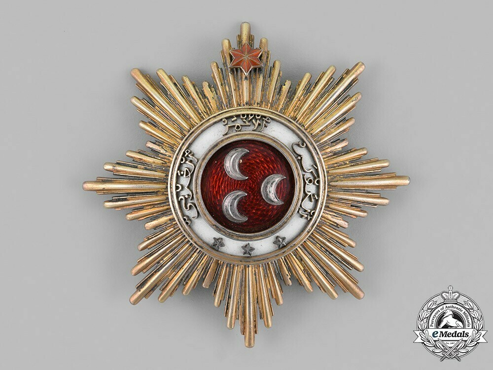Order+of+the+crown+of+johor%2c+knight+grand+commander+breast+star+1