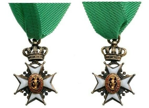 Miniature II Class Knight (with silver, 1889-1975) Obverse and Reverse