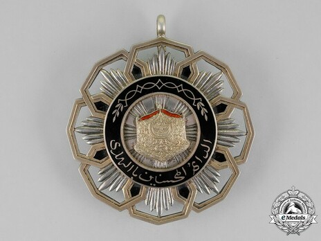 Order of the Crown of Brunei, Grand Commander Badge Obverse