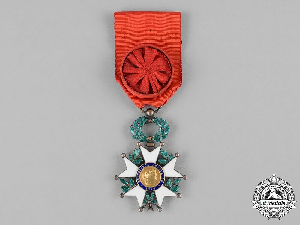 C18 047298