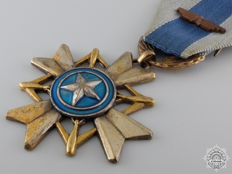 Air Gallantry Medal (with bronze wing)