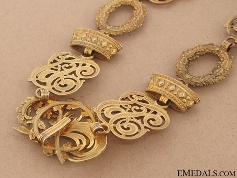 Type III, Collar Detail 