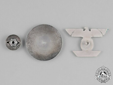 Clasp to the Iron Cross I Class, Type II, by O. Schickle (screwback) Detail