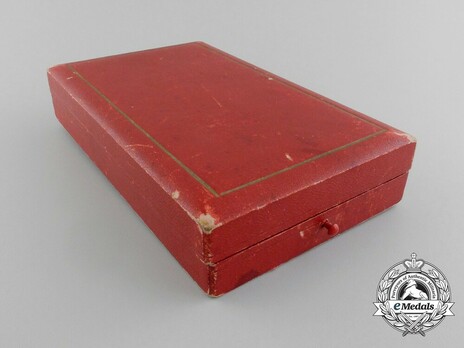 Cross of Honour of the German Red Cross, Type III, I Class Cross Case of Issue Obverse