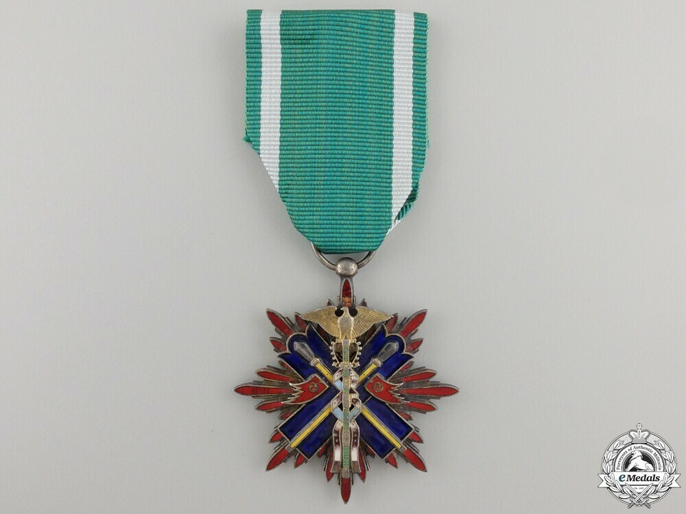 Order+of+the+golden+kite%2c+v+class+badge+1