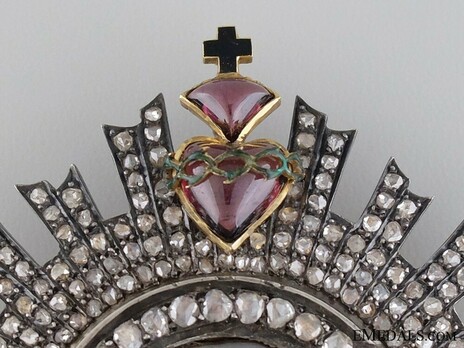 Grand Cross Breast Star (with diamonds and garnets) Obverse Detail