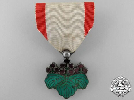 Order of the Rising Sun, VII Class Obverse