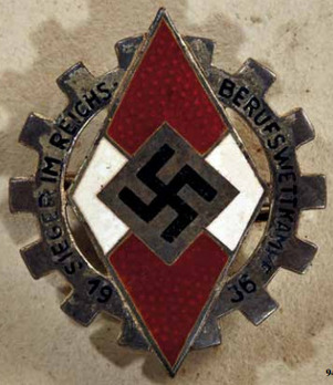National Trade Competition Victors' Badge, Type I (1936) Obverse