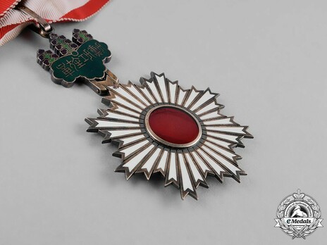 Order of the Rising Sun, III Class Reverse
