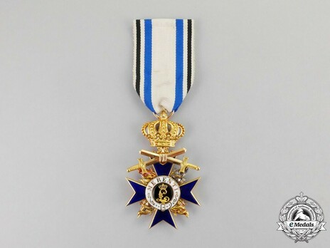Order of Military Merit, Military Division, III Class Cross with crown, in gold) Obverse
