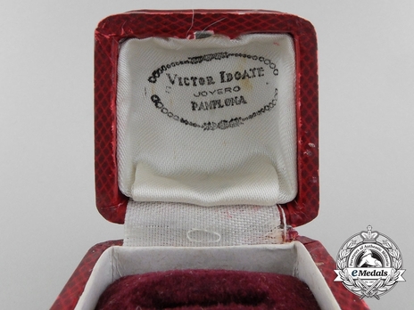 Miniature 3rd Class Breast Star (gold and diamonds) Case of Issue Obverse