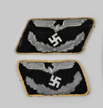 Reichsbahn 1941 Pattern Pay Groups 6-7 Collar Tabs (Closed-Neck version) Obverse