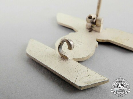 Clasp to the Iron Cross I Class, Type II, by W. Deumer (L/11) Detail