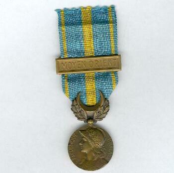 Bronze Medal (with "MOYEN ORIENT" clasp, stamped "GEORGES LEMAIRE") Obverse