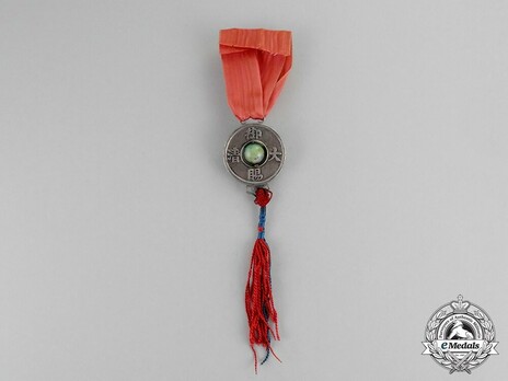 Order of the Imperial Dragon, Medal with Green Stone Reverse