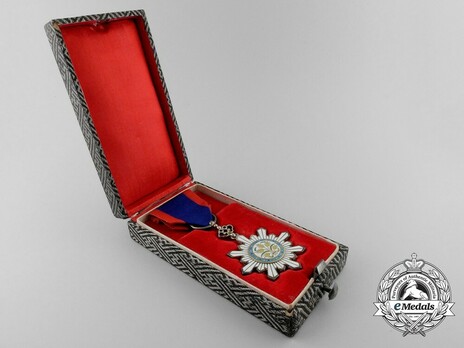 Order of the Golden Grain, Type II, V Class Officer Case of Issue