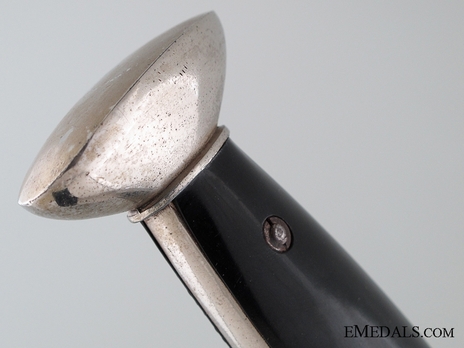 German Red Cross Enlisted Ranks Hewer (Unmarked) Pommel Detail