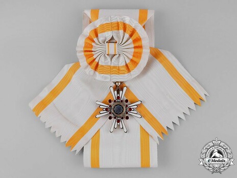 Order of the Sacred Treasure, I Class Obverse